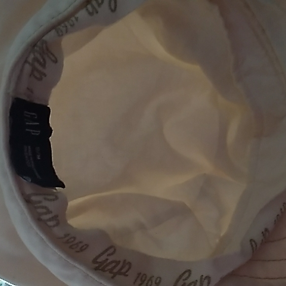 Girls Cream S/M Gap Hat - Picture 3 of 4